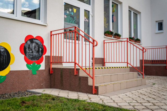 kovové zábradlie, práškové lakovanie